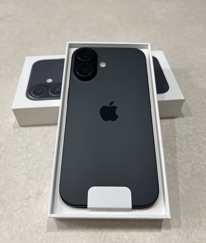 image.png 아이폰 16 시리즈 실물 샷.JPG