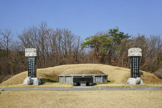 영월에 있는 엄흥도 묘. [사진 한국학중앙연구원, 국립중앙도서관, 서울대 규장각]