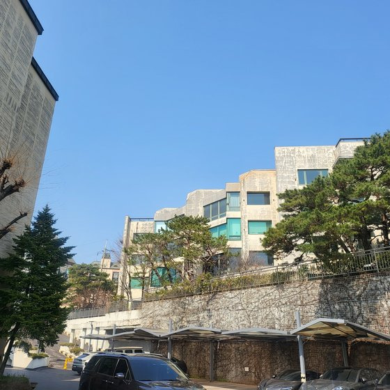 한재준 전 대우산업개발 부회장이 회삿돈 85억원으로 매입한 서울 용산구 한남동 한남리버힐. 함종선 기자