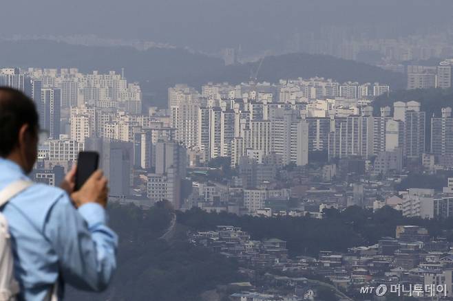 [서울=뉴시스] 최동준 기자 = 한국부동산원이 발표한 8월 전국 주택가격동향 조사에 따르면 서울 아파트값 상승 폭이 전달보다 커지면서 2018년 9월 이후 최고 상승률을 기록했다.