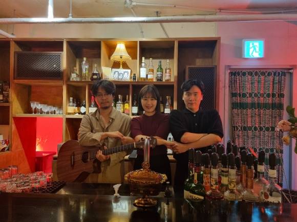 호사가 - 왼쪽부터 김태수, 구혜지, 현승일