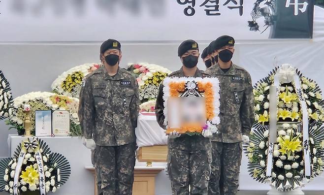 5월30일 전남 나주시 한 장례식장 야외 공간에서 얼차려 중 쓰러졌다가 이틀 만에 숨진 훈련병에 대한 영결식이 열리고 있다. ⓒ연합뉴스