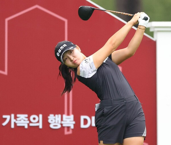 2024년 한국여자프로골프(KLPGA) 투어 대보 하우스디 오픈에 출전한 루키 유현조 프로가 1라운드에서 경기하는 모습이다. 사진제공=KLPGA