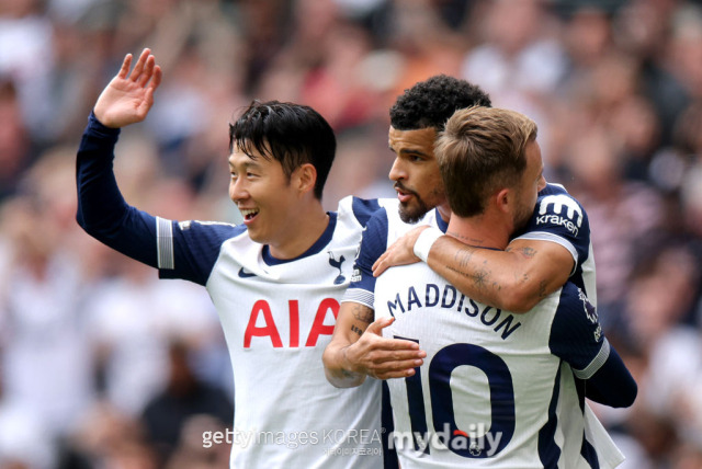 토트넘 홋스퍼가 전반전 브렌트포드에 2-1로 리드를 잡았다. 손흥민이 시즌 첫 도움을 기록했다/게티이미지코리아