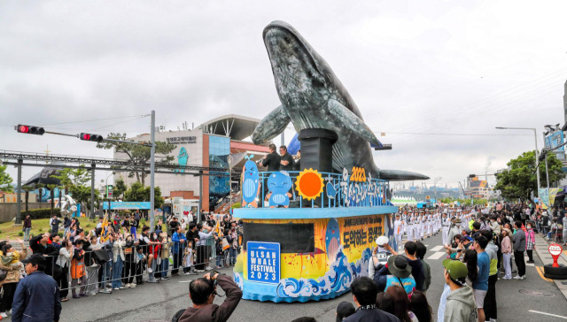 지난해 울산 장생포에서 열린 고래축제 퍼레이드. 사진제공=울산시