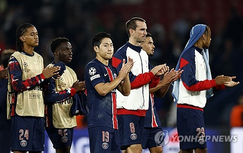 파리 생제르맹(PSG)은 오는 22일(한국시간) 오전 4시 프랑스 랭스의 스타드 오귀스트 드로네에서 스타드 드 랭스와 2024-25시즌 프랑스 리그1 5라운드 원정 경기를 치른다. 경기를 앞두고 루이스 엔리케 감독은 이강인을 최근 선발로 내세우지 않은 이유를 설명하면서 이강인에게 칭찬을 아끼지 않았다. 연합뉴스