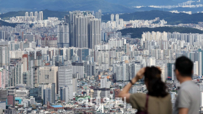 서울 남산공원에서 바라본 서울 시내 아파트 단지 모습. (사진=노진환 기자)