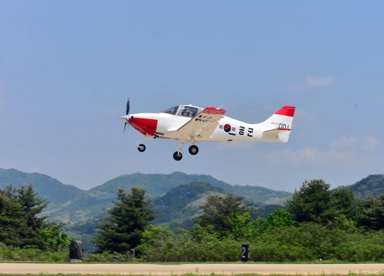 공군사관학교의 입문훈련기 KT-100. 공군