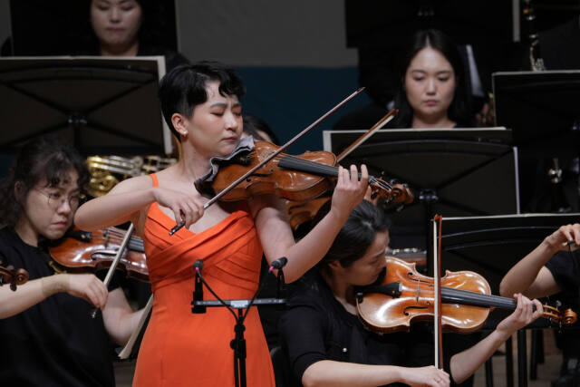 지난 12일 수원 SK아트리움에서 열린 제33회 성정음악콩쿠르 ‘위너 콘서트’에서 청중상을 수상한 바이올리니스트 닐루파르 무히디노바. 성정문화재단 제공