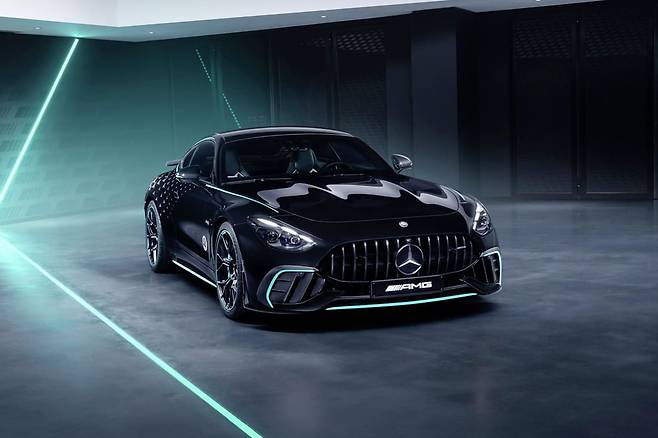 AMG GT 63 프로 4MATIC 플러스 모터스포츠 컬렉터 에디션