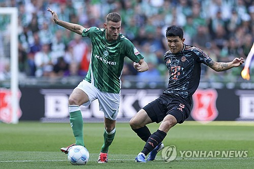 바이에른 뮌헨은 21일(한국시간) 독일 브레멘의 베저슈타디온에서 열린 베르더 브레멘과의 2024-25시즌 분데스리가 4라운드 원정 경기에서 5-0 대승을 거뒀다. 이날 김민재는 선발 풀타임을 소화하며 무실점 수비를 펼쳤다. 뮌헨은 최근 3경기에서 20골을 터트리는 엄청난 화력을 과시했다. 연합뉴스