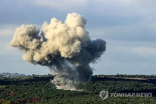 이스라엘 공습으로 연기가 피어오르고 있는 레바논 남부  [AFP=연합뉴스. 재판매 및 DB 금지]