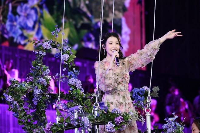 아이유(IU)가 22일 오후 서울월드컵경기장에서 '2024 아이유 HEREH 월드 투어 콘서트 앙코르: 더 위닝'을 열었다. 이담 엔터테인먼트 제공