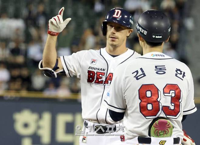 23일 오후 서울 잠실야구장에서 열린 프로야구 SSG와 LG 경기. 두산 제러드가 6회말 1타점 좌중간 적시타를 날리고 세리머니 하고있다. 잠실=정시종 기자 capa@edaily.co.kr /2024.09.23.