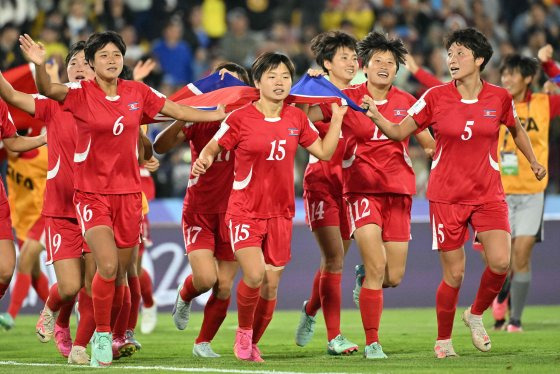 우승 후 기뻐하는 북한 선수들. AFP=연합뉴스