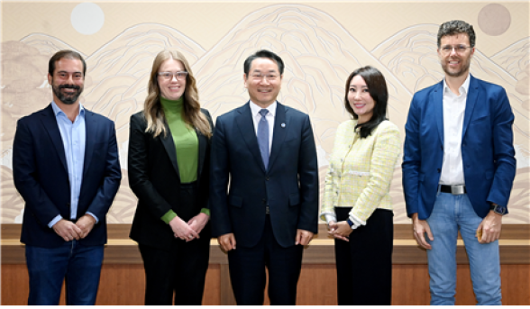 인천시는 유정복 시장이 지난 4월16일 시청 접견실에서 F1 인천유치와 관련해 강나연 태화홀딩스 회장 및 관계자들과 면담을 가졌다고 밝혔다. 인천시