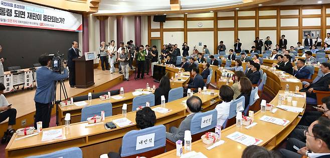 황우여 국민의힘 비상대책위원장이 24일 오전 국회에서 열린 국민의힘 초선의원 공부모임에 참석해 인사말을 하고 있다. 이상섭 기자