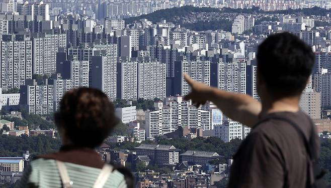 지난 22일 서울 남산공원에서 바라본 서울 시내 아파트 단지 모습. 뉴시스