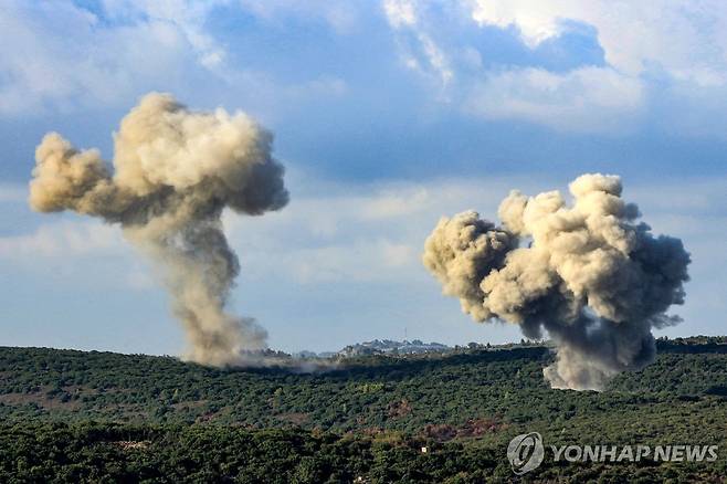 이스라엘의 공습을 받는 레바논 남부 접경지대 [AFP 연합뉴스. 재판매 및 DB 금지]