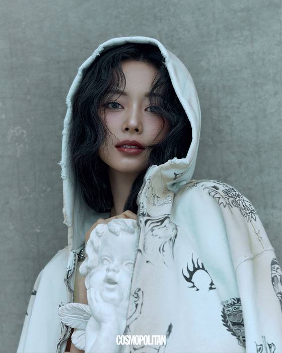 트와이스 쯔위. 사진='코스모폴리탄'
