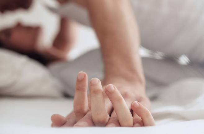 성관계하기 좋은 시간대가 ‘오후 10시에서 자정 사이’라는 연구 결과가 발표됐다./사진=클립아트코리아