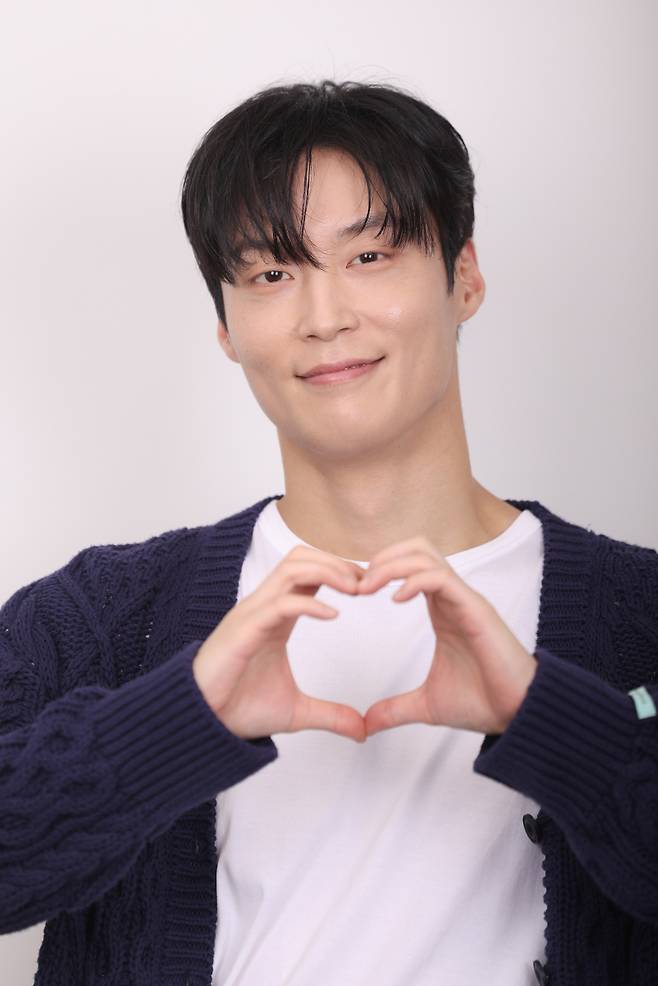 배우 허남준이 10일 오후 서울 중구 순화동 KG타워에서 진행된 일간스포츠와의 인터뷰에 앞서 포즈를 취하고 있다. 서병수 기자 qudtn@edaily.co.kr /2024.09.10/