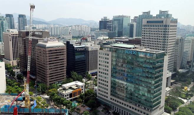 여의도 한국거래소와 증권가 전경. /사진=허문찬 기자