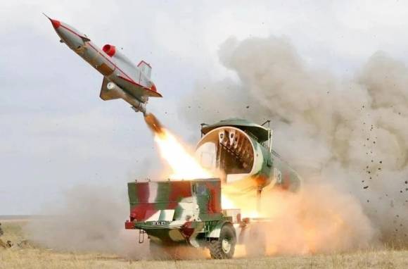 이동식 차량에서 발사되는 구소련 정찰드론 Tu-143. 자료사진