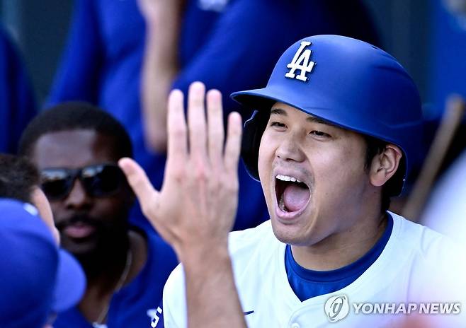 기뻐하는 오타니 [AFP=연합뉴스]