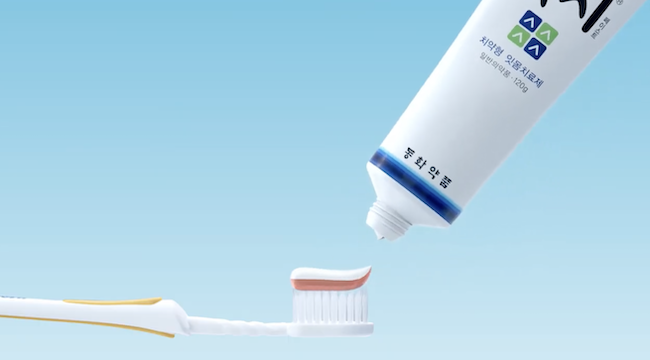 동화약품이 2011년 출시한 치약형 잇몸치료제 잇치페이스트는 지난해 단일 제품 기준으로 구강치료제 시장 매출액과 판매량 1위를 기록했다. /사진=동화약품
