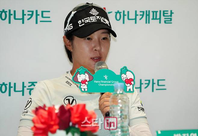 KLPGA 투어 상금랭킹 1위 박지영이 기자회견에서 질문에 답하고 있다. (사진=이데일리 골프in 조원범 기자)