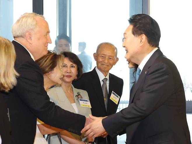 인요한 국민의힘 최고위원(사진 왼쪽)과 윤석열 대통령 ⓒ뉴시스