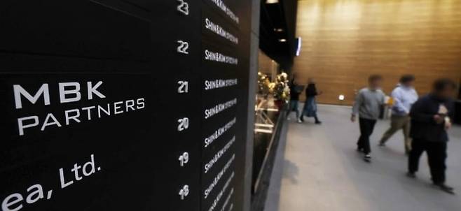 서울 종로구 MBK 파트너스가 있는 D타워 건물 로비. 사진=김범준 기자