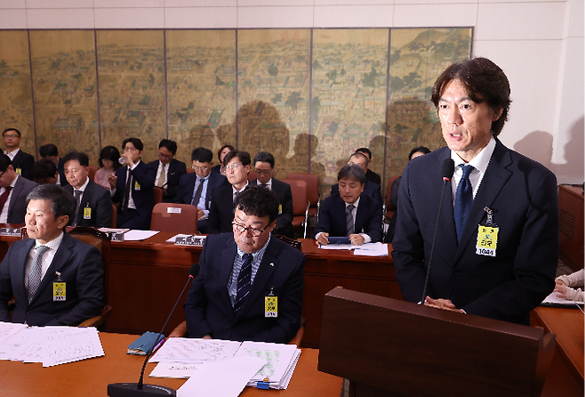 답변하는 홍명보 감독. 사진=연합뉴스 제공