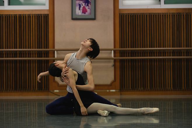 마린스키 발레단 입단 전 유니버설 발레단 ‘라 바야데르’ 무대를 통해 첫 전막 발레에 도전하는 전민철 [유니버설 발레단 제공]