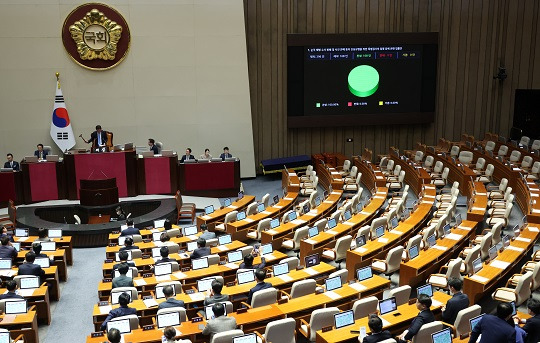 지난 5월 2일 국회에서 열린 제414회 국회(임시회) 제1차 본회의에서 국민의힘 의원들이 퇴장한 가운데 순직 해병 수사 방해 및 사건 은폐 등의 진상규명을 위한 특별검사의 임명 등에 관한 법률안이 가결되고 있다. 사진=뉴시스