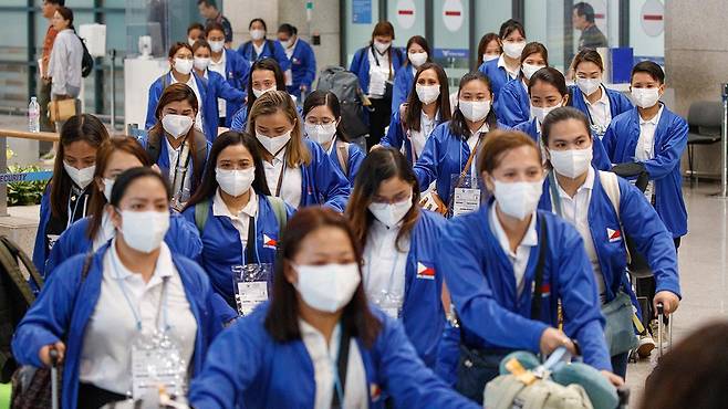 입국하는 필리핀 가사관리사들(자료사진) [공항사진기자단]