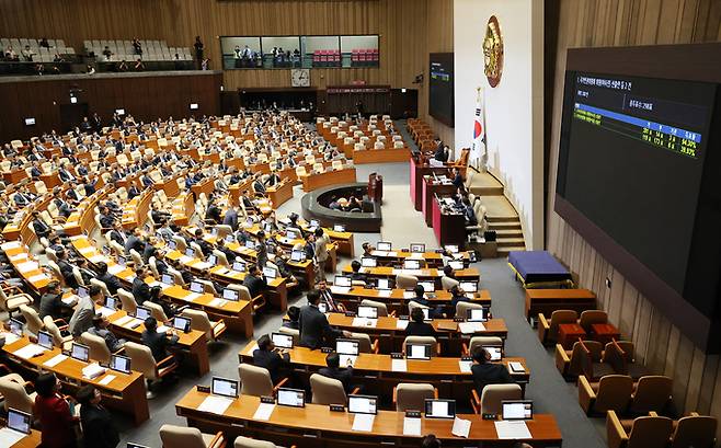 26일 서울 영등포구 국회에서 열린 본회의에서 한석훈 국가인권위원회 위원 선출안이 부결되고 있다. /연합뉴스