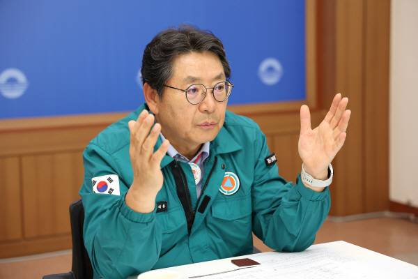 홍태용 김해시장이 26일 오전 시청에서 이번 폭우피해 대책에 대해 브리핑을 하고 있다. 김해시 제공