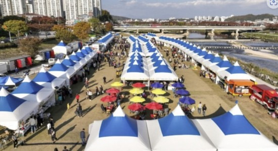 지난해 영주장날 농특산물대축제 문정둔치 행사장 전경(영주시 제공)