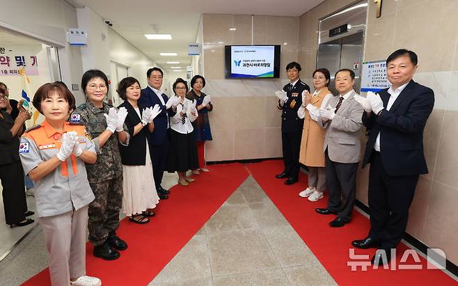 [과천=뉴시스]  과천시와 과천경찰서는 최근 ‘바로희망팀’운영 업무협약과 개소식을 열고, 가정폭력 ·성폭력 피해자 지원에 적극적으로 대응하기로 했다.(사진=과천시 제공). *재판매 및 DB 금지.