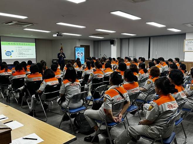 [대구=뉴시스] 대구동부소방서는 소속 의용소방대원 대상으로 반부패·청렴교육을 실시했다. (사진=대구동부소방서 제공) 2024.09.26. photo@newsis.com *재판매 및 DB 금지