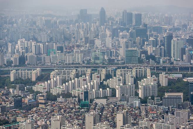 8월23일 서울 송파구 롯데월드타워에서 바라본 서울 아파트 단지 및 주택가 ⓒ시사저널 최준필