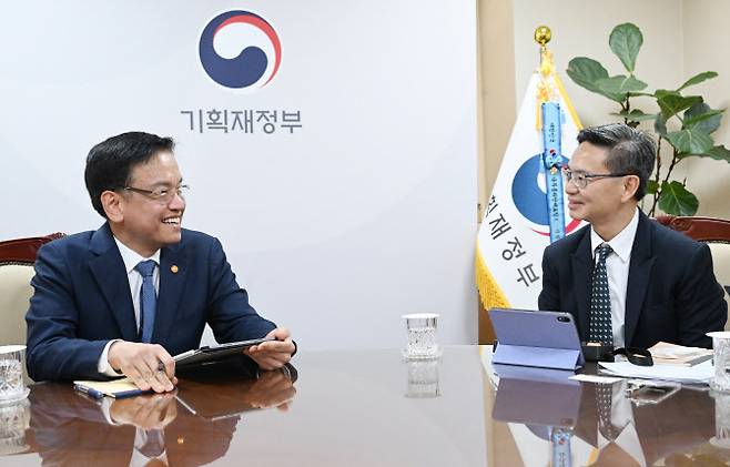 최상목 부총리, 국제산용평가사 S&P 연례협의단 면담 (사진=기재부)