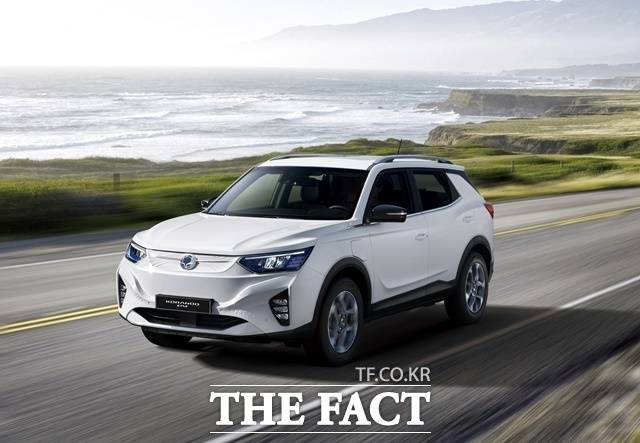 KG 모빌리티의 전동화 스포츠유틸리티차량(SUV) '코란도 EV'가 판매 부진에 시달리고 있다. /KGM
