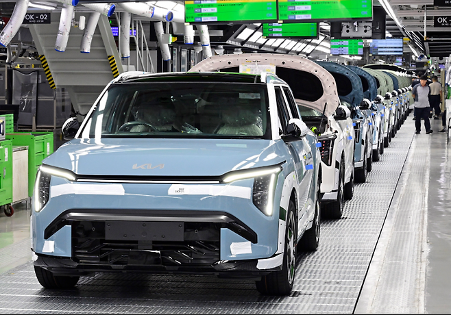 기아 광명 이보(EVO)플랜트에서 생산중인 소형 전기 SUV EV3. 전기차 전용공장으로는 현대차그룹 내 첫 공장이다.[사진제공:현대차그룹]