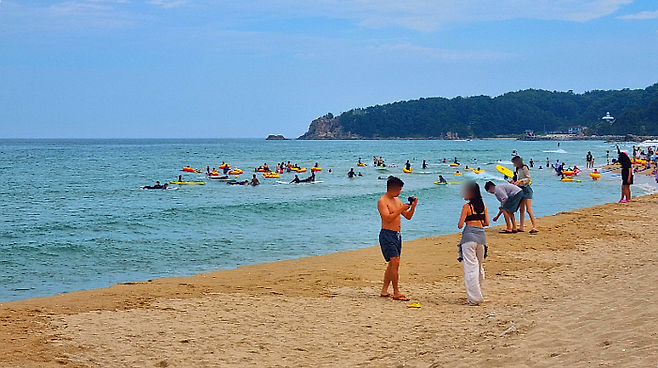 서피비치를 찾은 방문객들 / 사진=김혜성 여행+ 기자