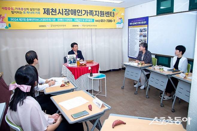 지난 26일, 김창규 제천시장이 장애인 복지시설을 방문했다. 사진제공｜제천시청