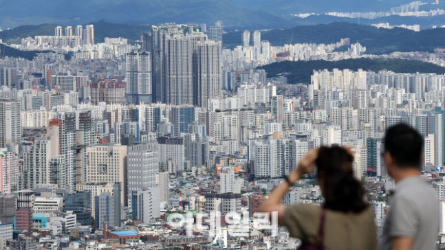 서울 남산공원에서 바라본 서울 시내 아파트 단지 모습. (사진=노진환 기자)