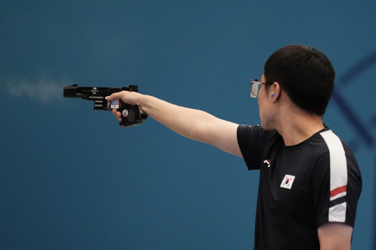 2024 파리 올림픽에서 한국 사격사상 처음으로 속사권총에서 올림픽 은메달을 차지한 조영재. [연합뉴스 자료사진]